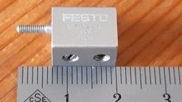 FESTO AEV-4-2,5-A-P Kurzhub Pneumatikzylinder - Neuwertig!
