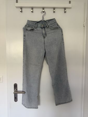 Stylish Light Wash Denim Jeans - Wide Leg!