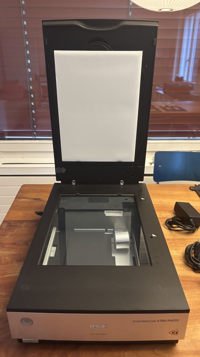 Epson Scanneurs: Epson Perfection V700 Photo Scanner – D'occasion à Zürich par elgoozano 3