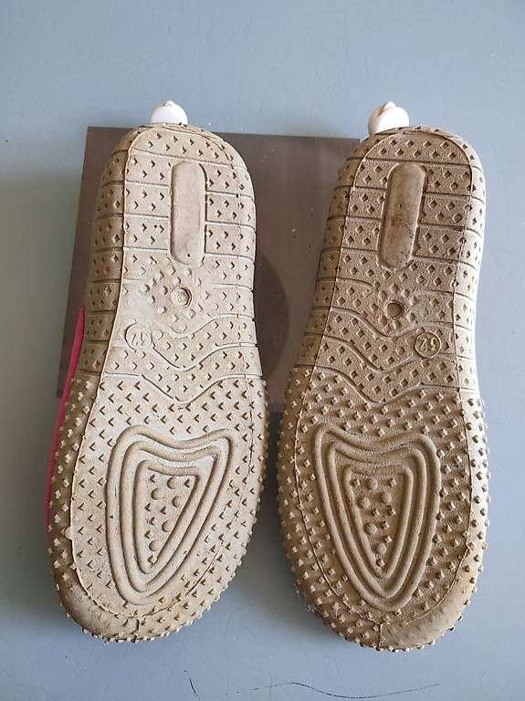 Scarpe per ragazze: Chaussons enfants pour la plage – Usato da Bière venduto da bla_b9zg 1