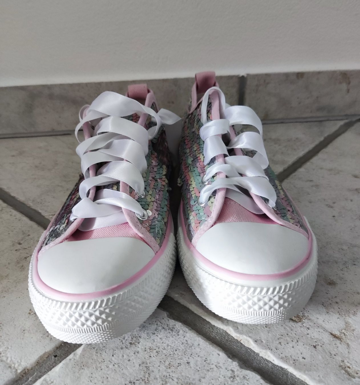 Scarpe da donna: CLAUDIA GHIZZANI SNEAKER GR.39 – Usato da Chur venduto da Rodanisa 2