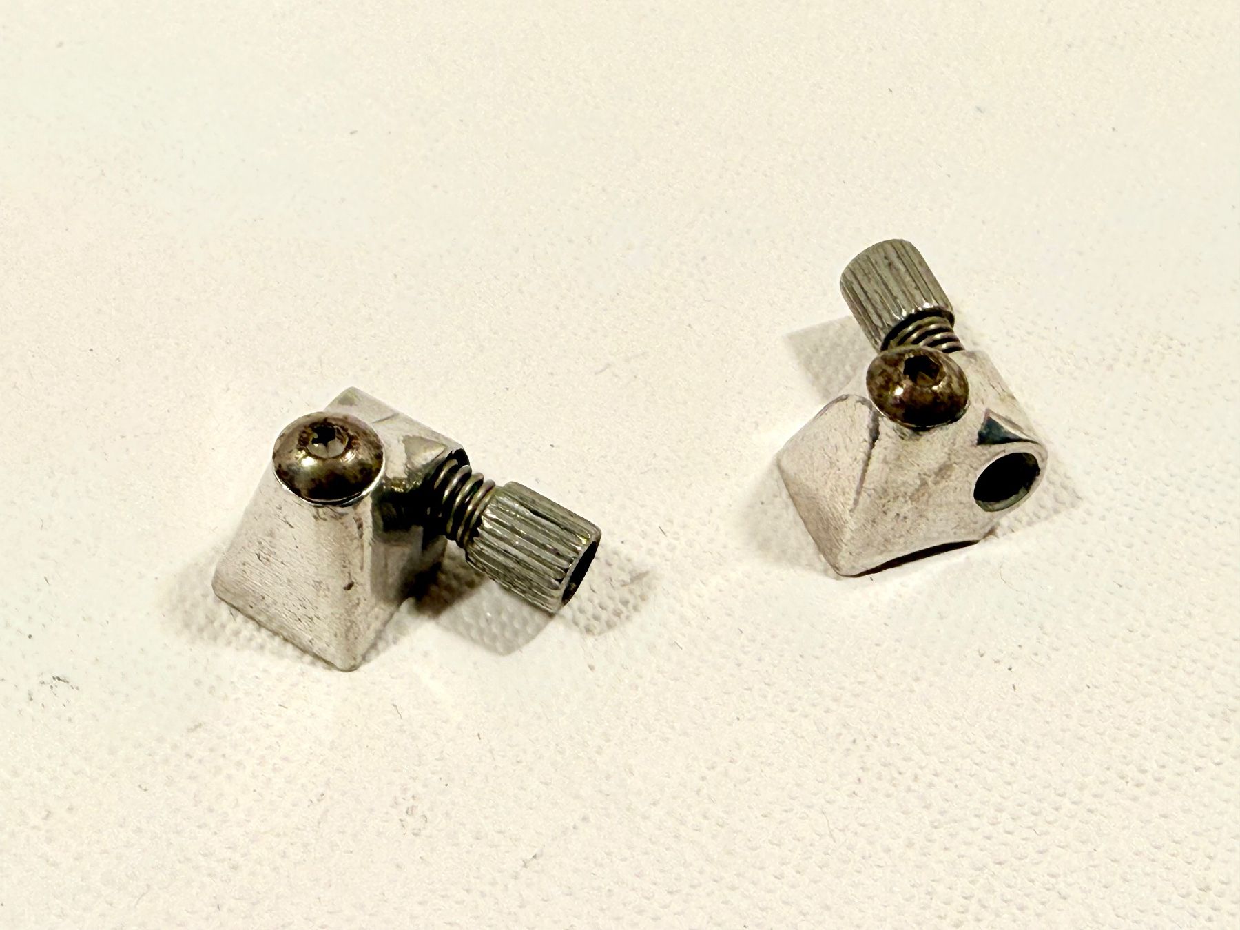 Pezzi di ricambio: UNKNOWN Downtube Holder Schaltzug 2602 – Usato da Luzern venduto da bikeandbeltcom 1