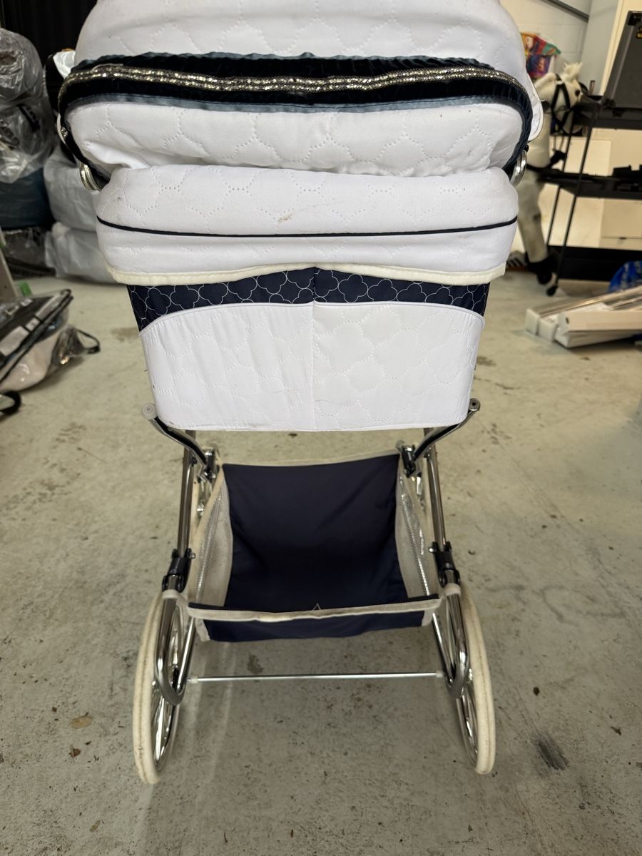 Puppenwagen: Kinderwagen – Gebraucht aus Oetwil am See von cos_lzr8 1