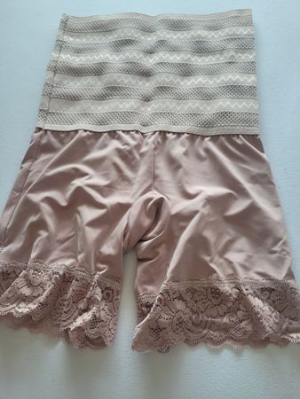 Shapewear Shorts Gr. M, beige, mit Spitze, neuwertig