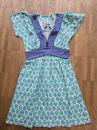 Alprausch Kleid, Grösse XS, Sommerkleid mit Blätterprint