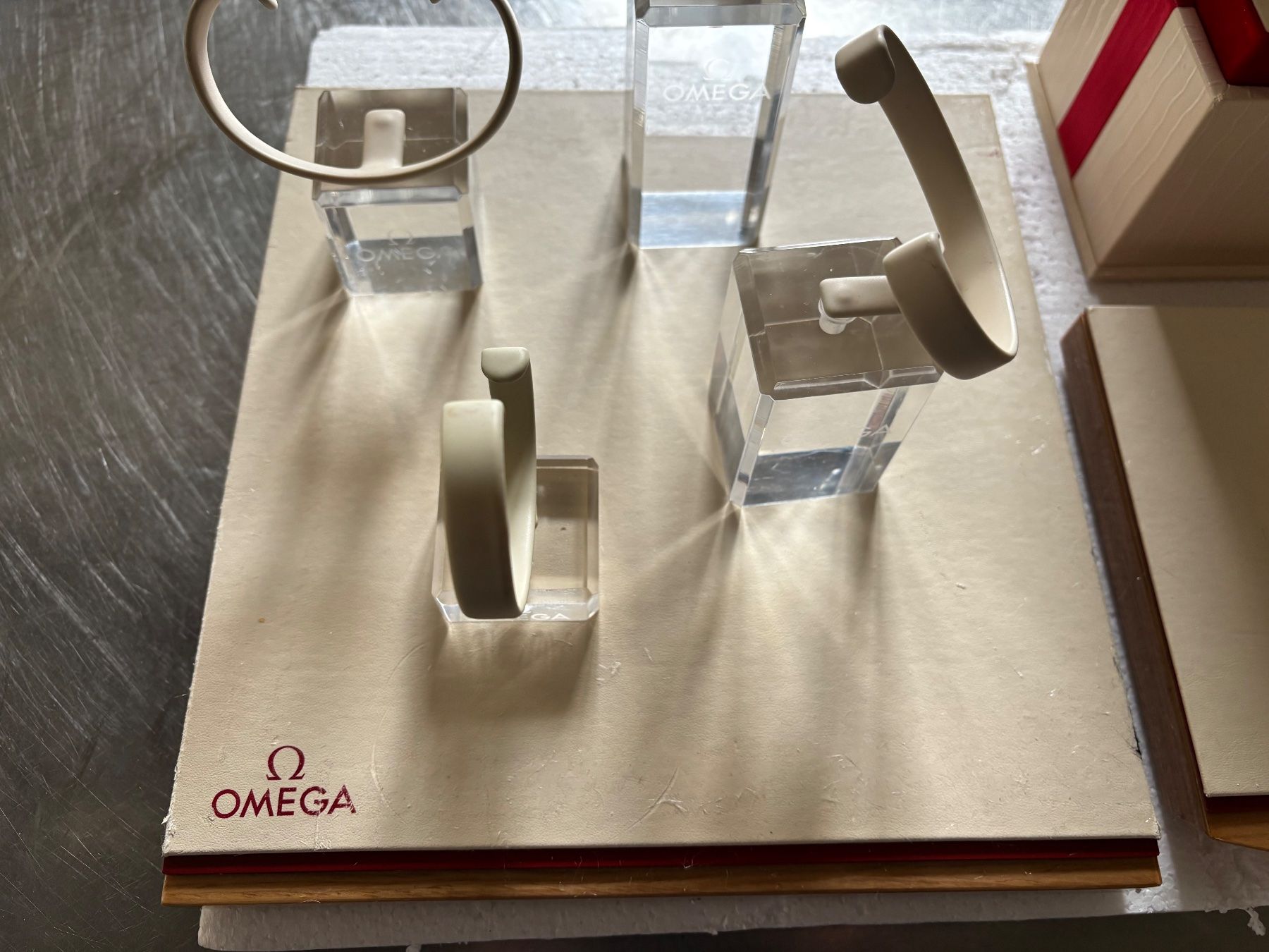 Omega Orologi: Stand Display für Uhr oder Schmuck 1 Omega Box – Usato da Wilderswil venduto da Feldbach 8