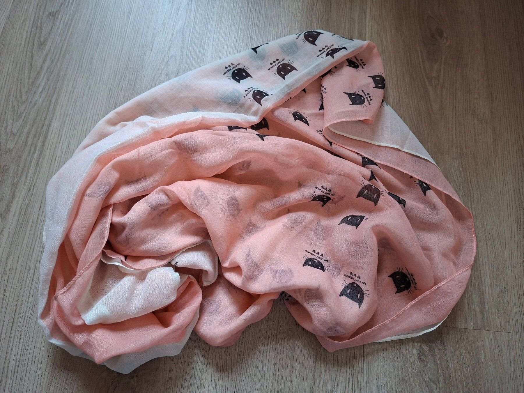Foulard & Sciarpe: Rundschal mit Katzenmotiv – Usato da Oberwil/Dägerlen venduto da Dominique1606