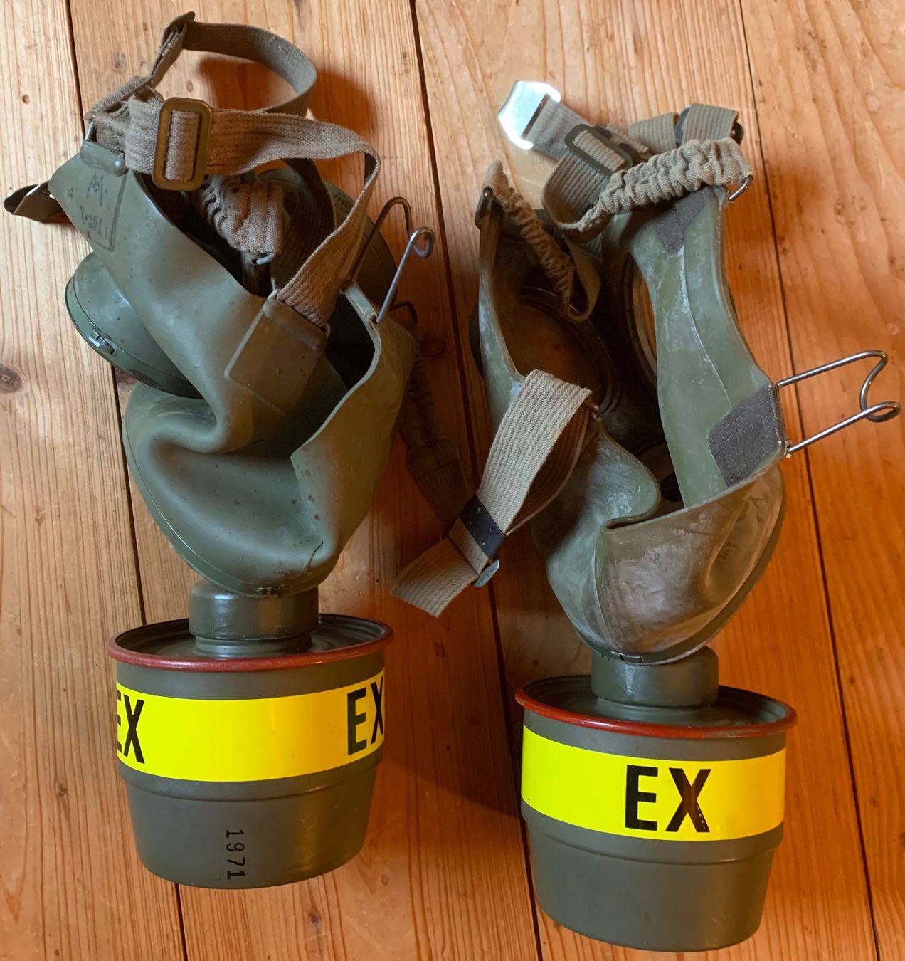 Visage & Oreilles: 2 Gasmasken der SBB mit Büchse – D'occasion à Goldingen par Bergler012 3