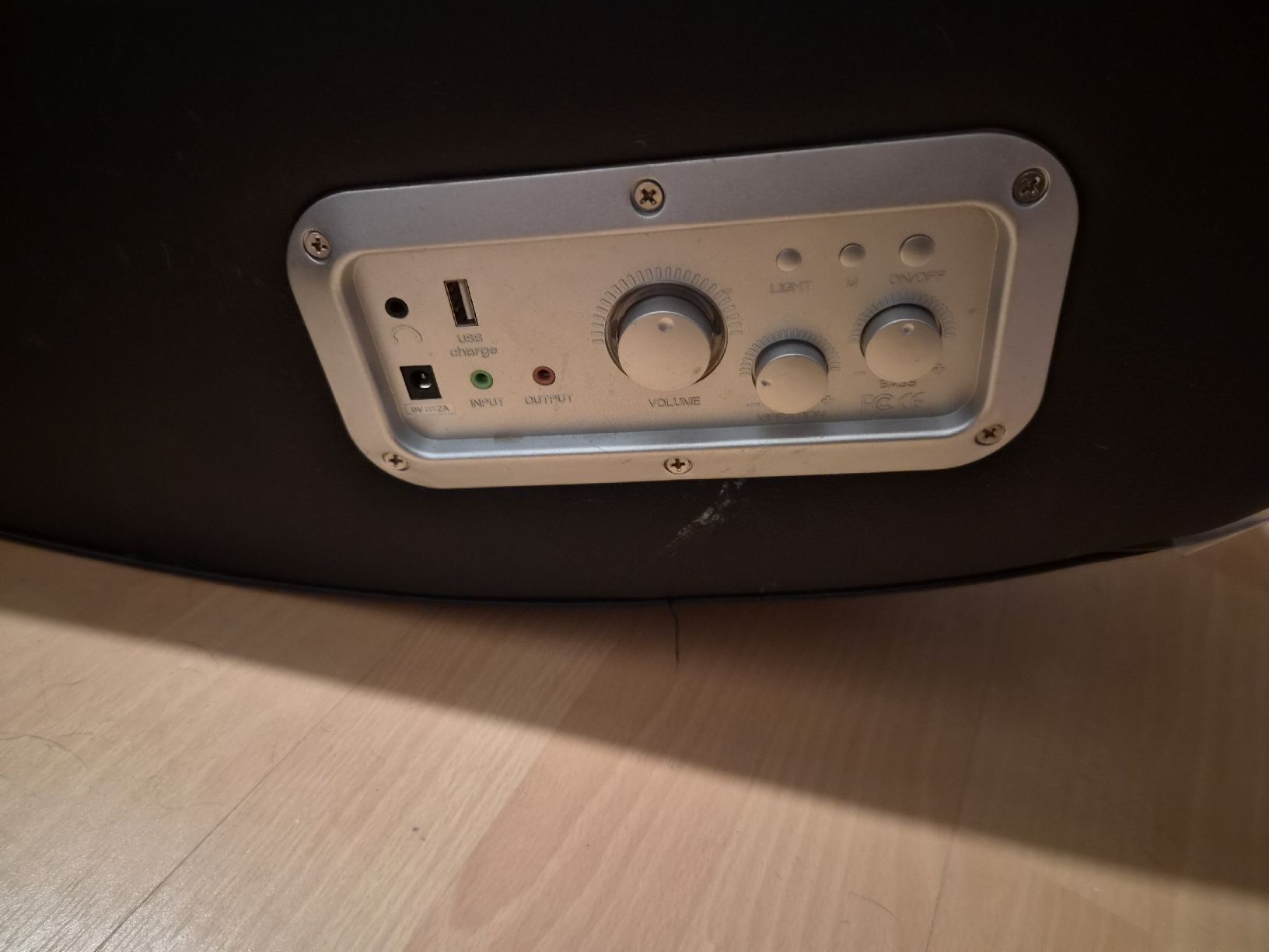 Conforama Poltrone: Gamingsessel mit LED & Musikboxen – Usato da Attiswil venduto da Velvet81 3