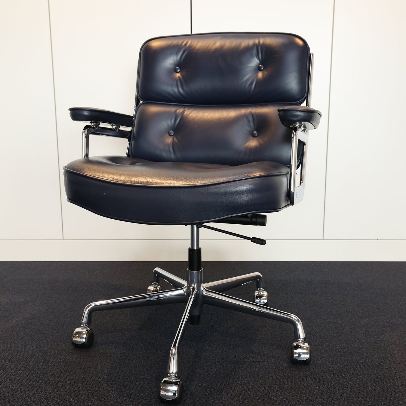 Vitra Stühle: Vitra Lobby Chair ES 104 – Gebraucht aus Affoltern am Albis von Zapro