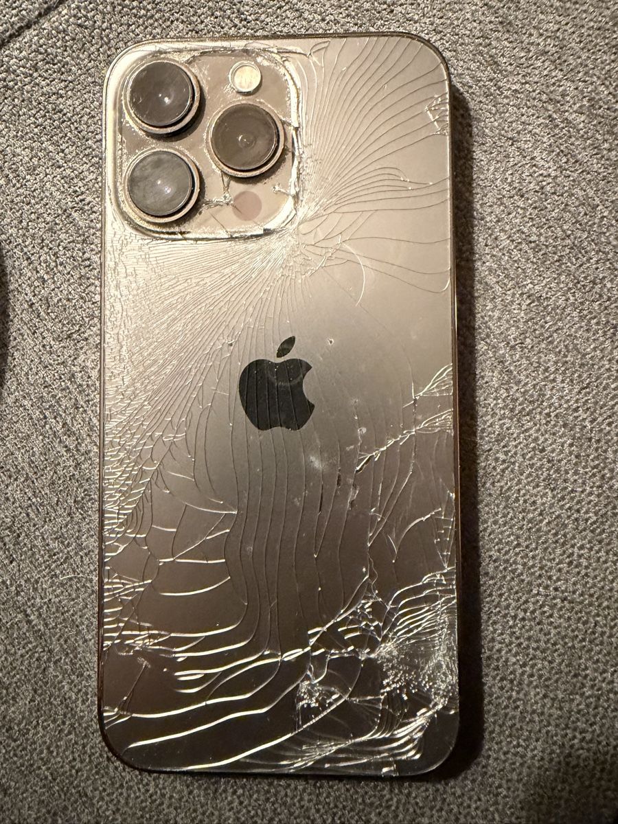 Apple Portables: IPhone 13 Pro 256GB mit gesprungenem Backcover – D'occasion à Rupperswil par Michiha 3