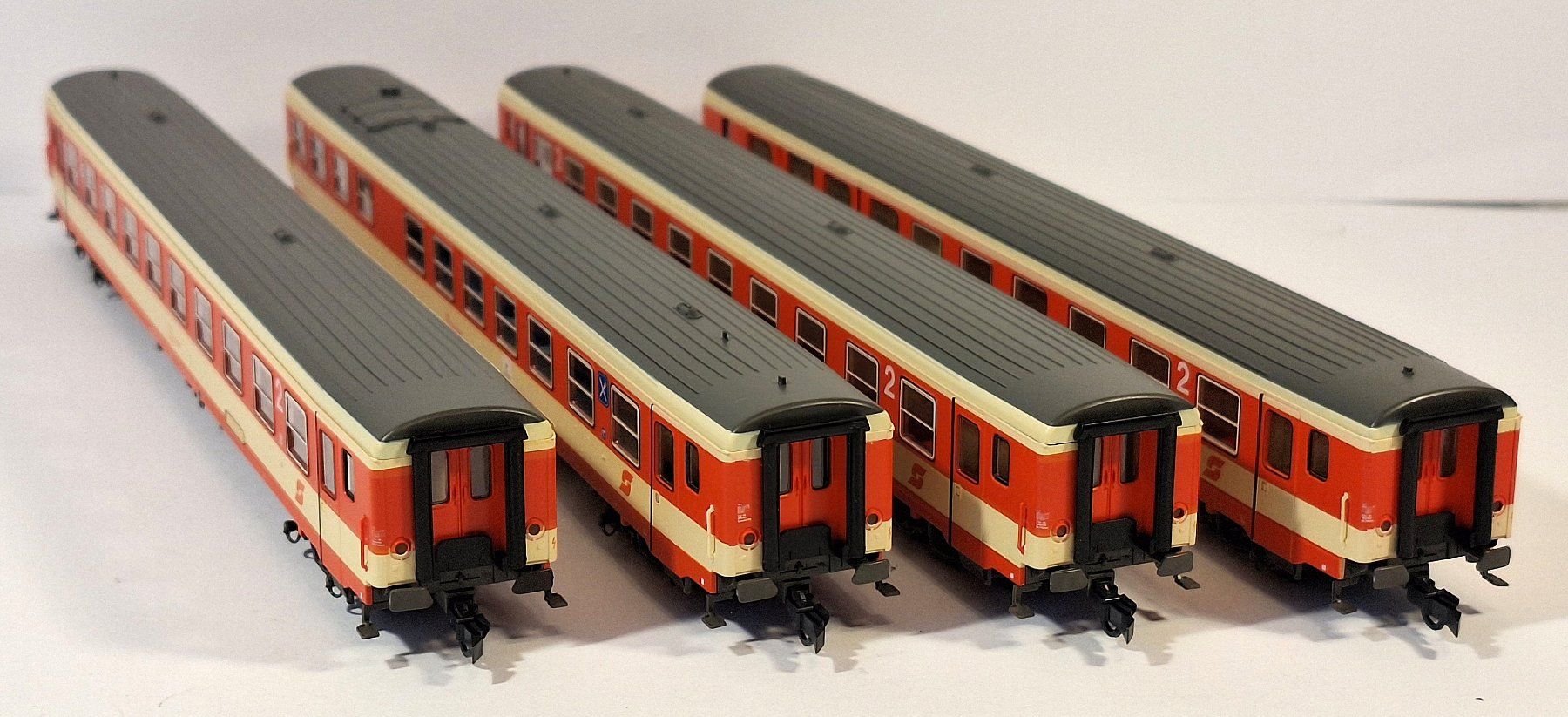 Roco Modellini di ferrovie: ÖBB Inlandwagen "Neue Generation" Sparlack – Usato da Bern venduto da BahnliebhaberRe420 3