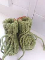 Finkli / Babyfinkli handgestrickt olive