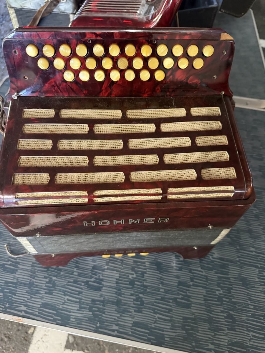 Hohner Strumenti musicali: Hohner Norma 1 – Usato da Muhen venduto da MiGeiss64 1