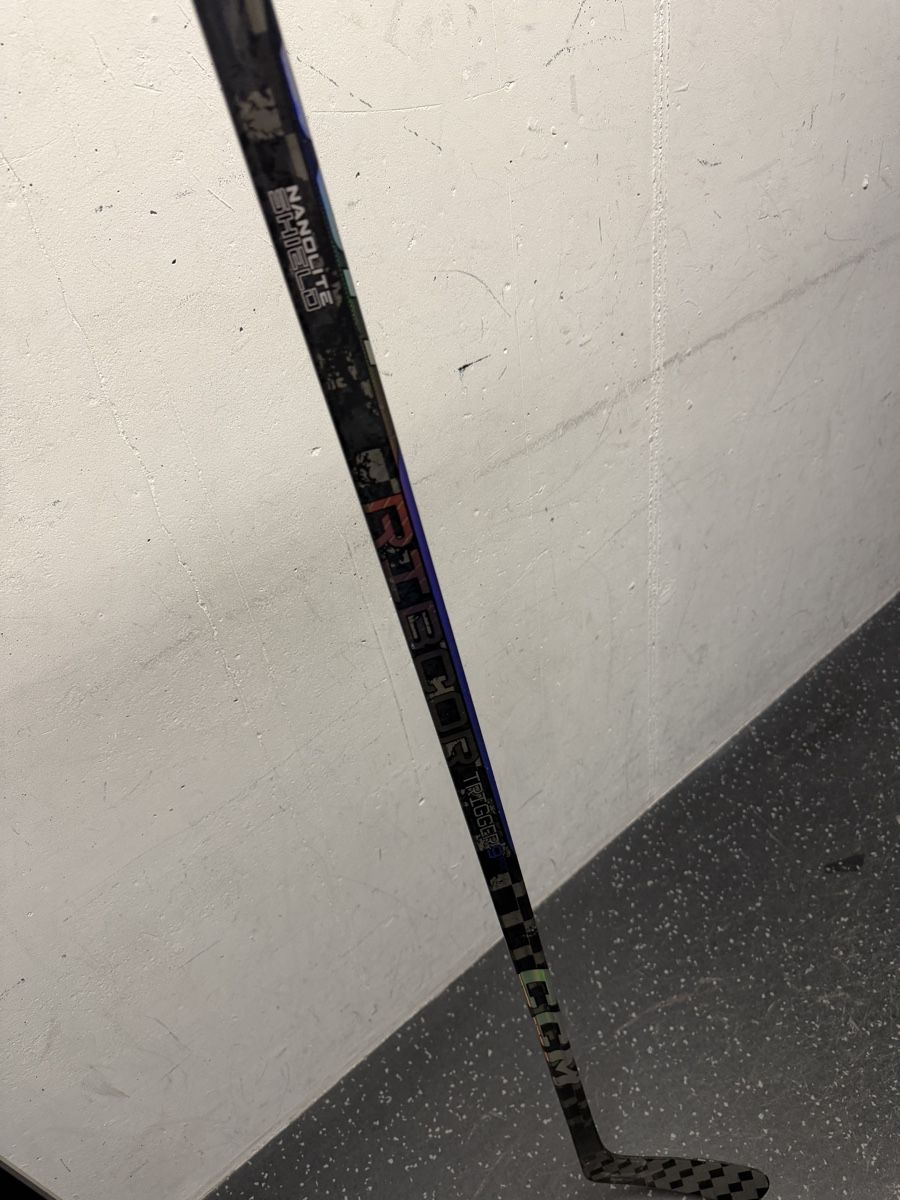 Bauer Crosses & Cannes: Gut erhaltene Eishockeystöcke CCM Trigger/ Hyper2Lite – Neuf (Voir description) à Zürich par tro_9tzw 2