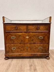 Cassettiere: Antike Kommode im Biedermeier-Stil mit Marmorplatte – Usato da Obernau venduto da Arche_Noah_Brocki 1