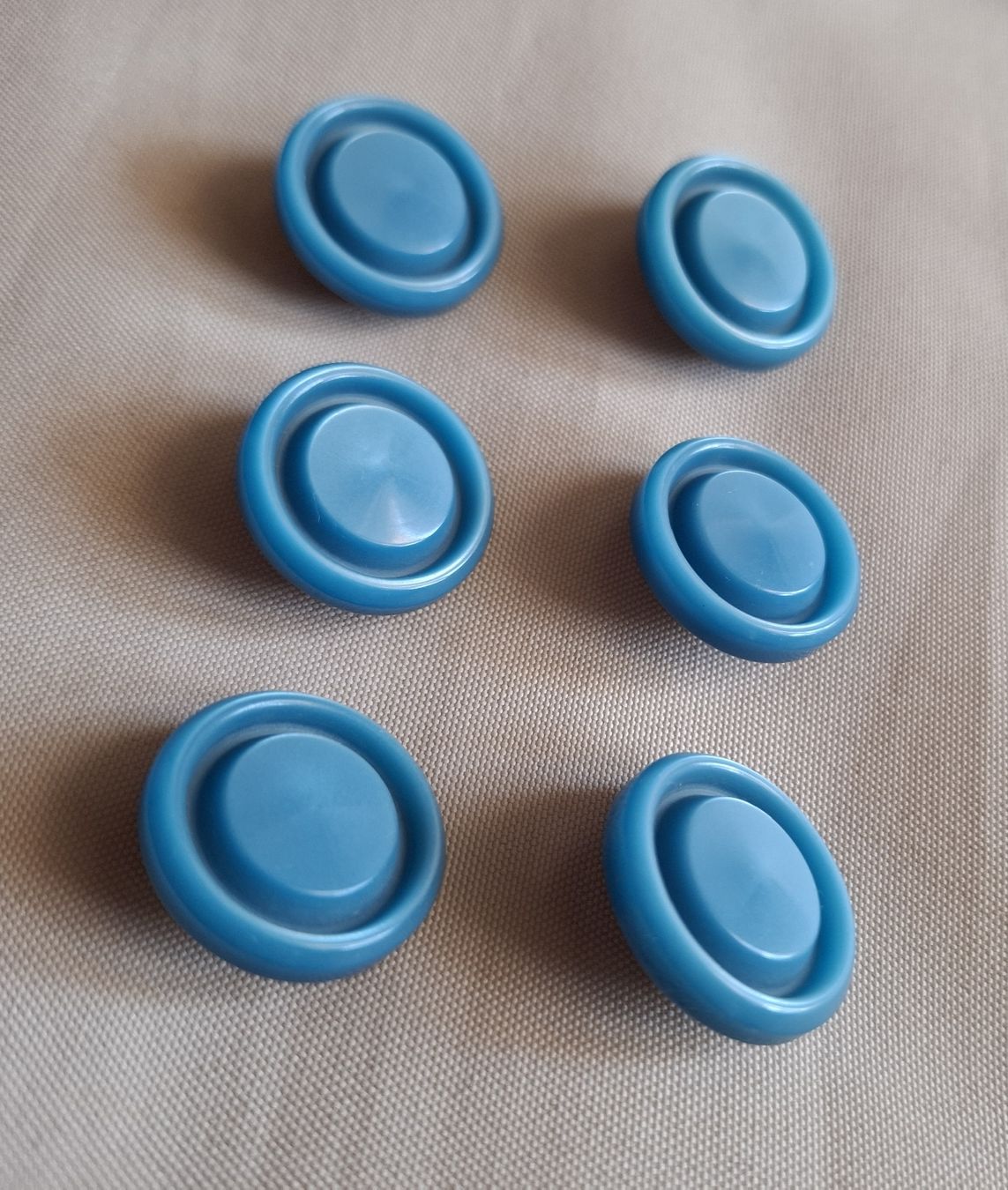 Bottoni: 6 Stück blaue Knöpfe, 23 mm. – Usato da Dietikon venduto da Hirschkopf 1