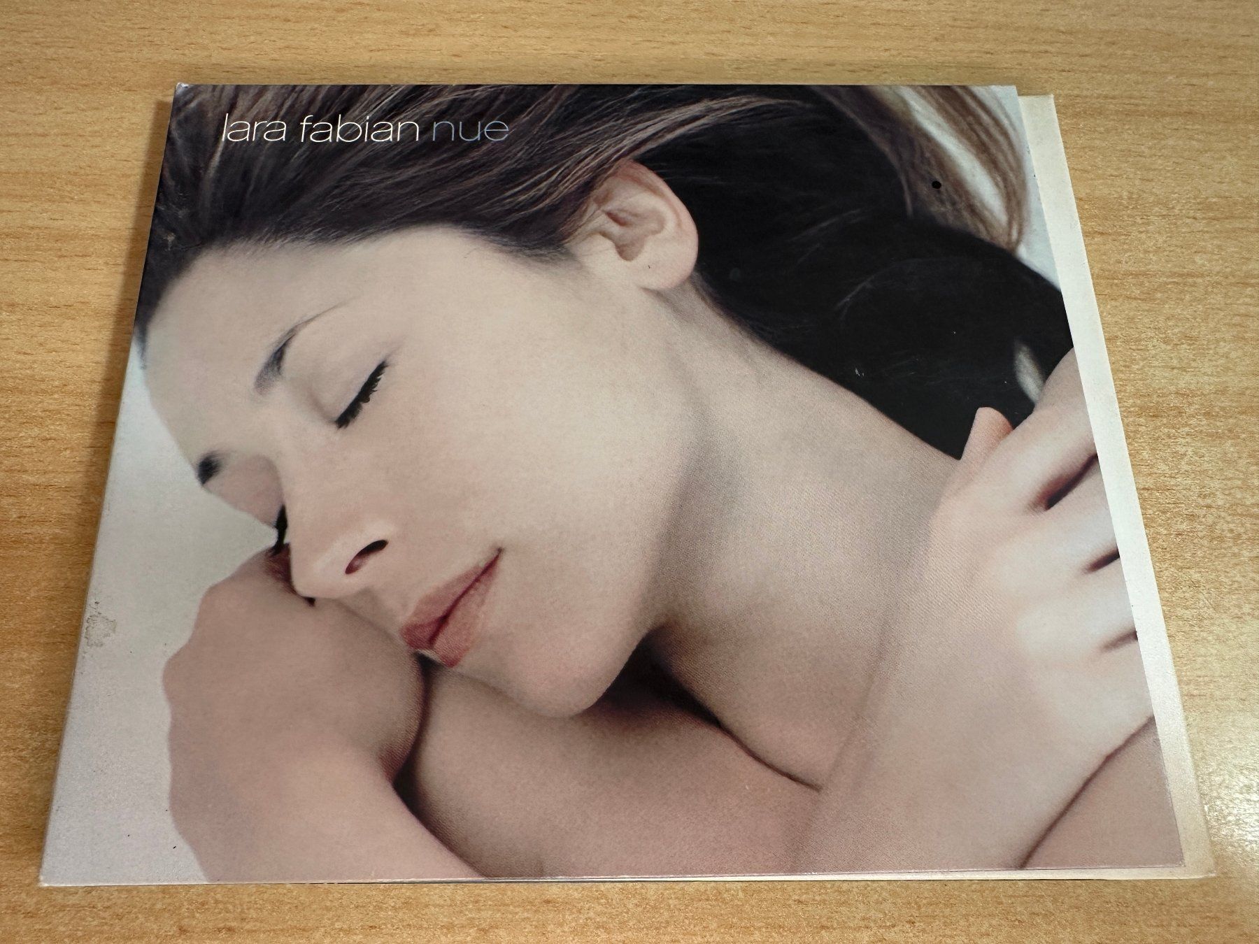 CD: K9 Lara Fabian – Nue – Usato da Rikon im Tösstal venduto da Alpenmutz