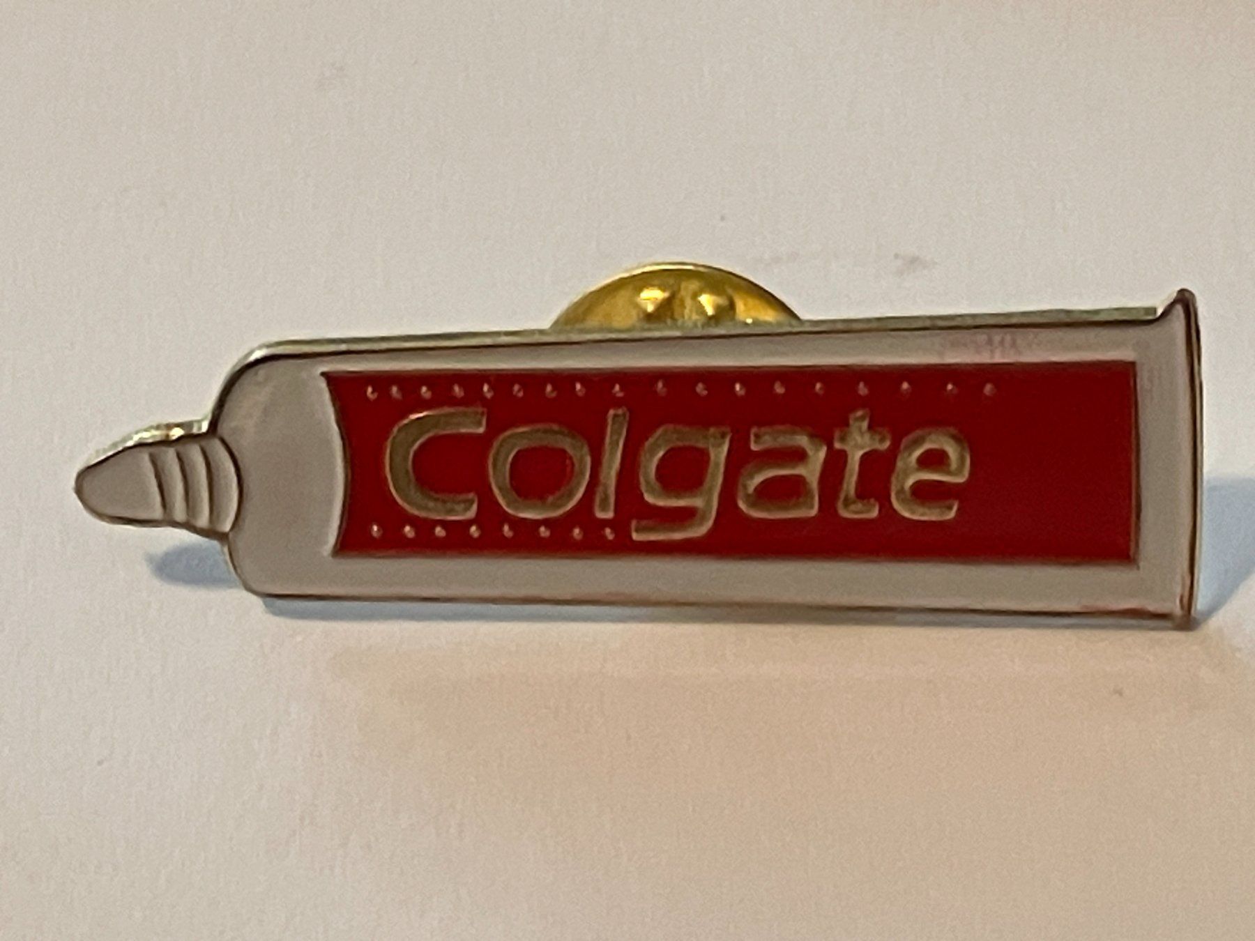 Placchette & Badge: 1 Pin Colgate – Usato da Basel venduto da djwwpp