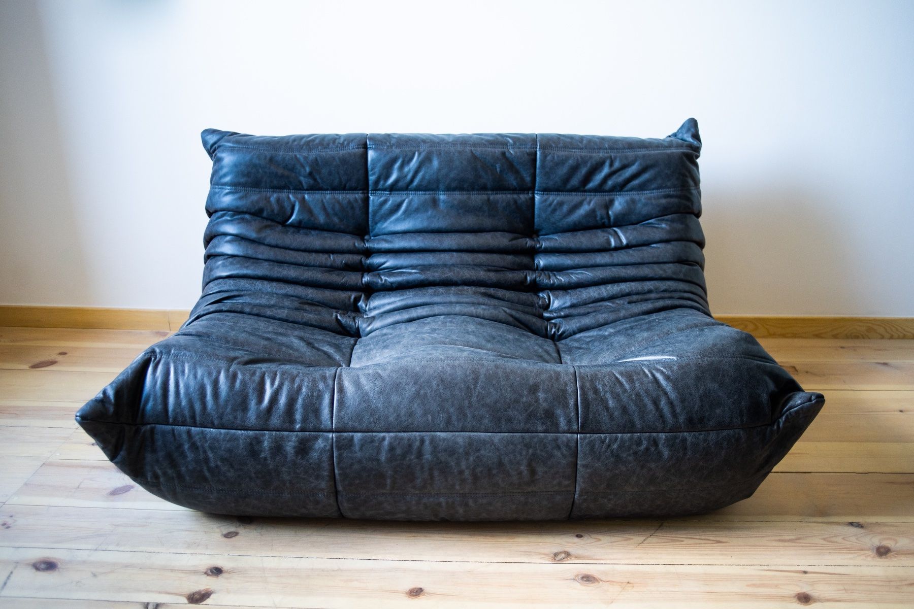 Ligne Roset Divani: Neu gepolstertes Original Togo 2er Sofa – Usato da Zürich venduto da ERATOMIUM 8