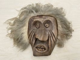 schöne alte Holzmaske