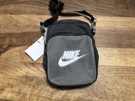 Nike Umhängetasche - Sportlich unterwegs!