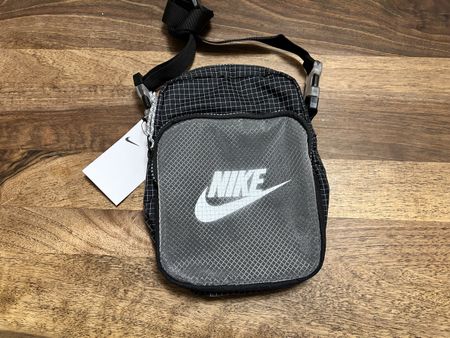 Nike Umhängetasche - Sportlich unterwegs!