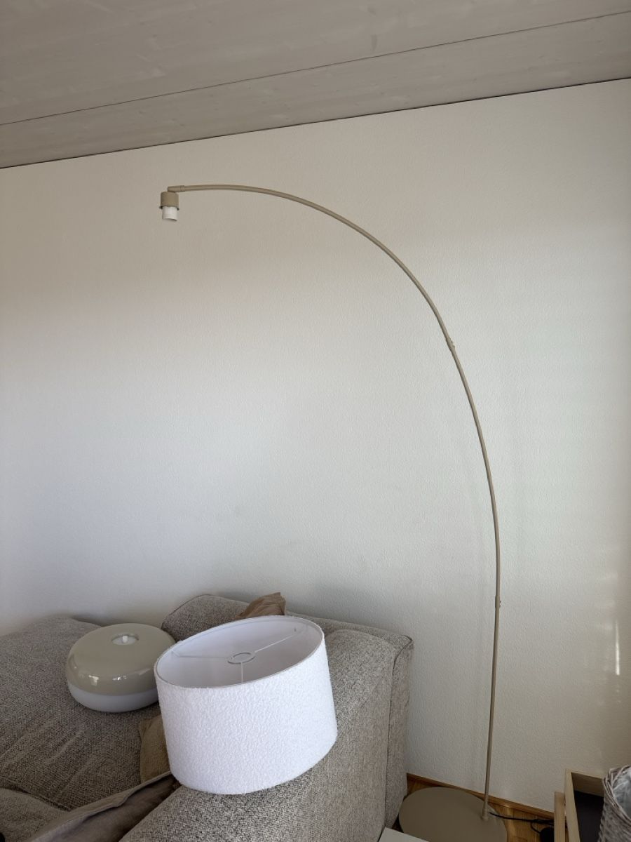 Lampade: Bogenlampe beige mit Teddy-Schirm neuwertig – Nuovo (secondo la descrizione) da Adlikon b.Regensdf venduto da Sikkkkkki 2