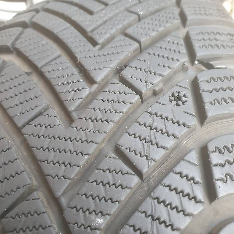 Pneumatici & Ruote complete: Jantes et pneus mazda cx3 – Usato da Carouge GE venduto da john03 2