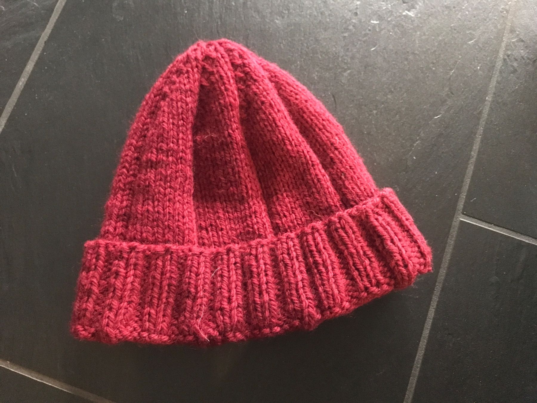 Copricapi, berretti & cappellini: Beanie - Strickmütze in dunkelrot – Nuovo (secondo la descrizione) da Bremgarten AG venduto da Belana0