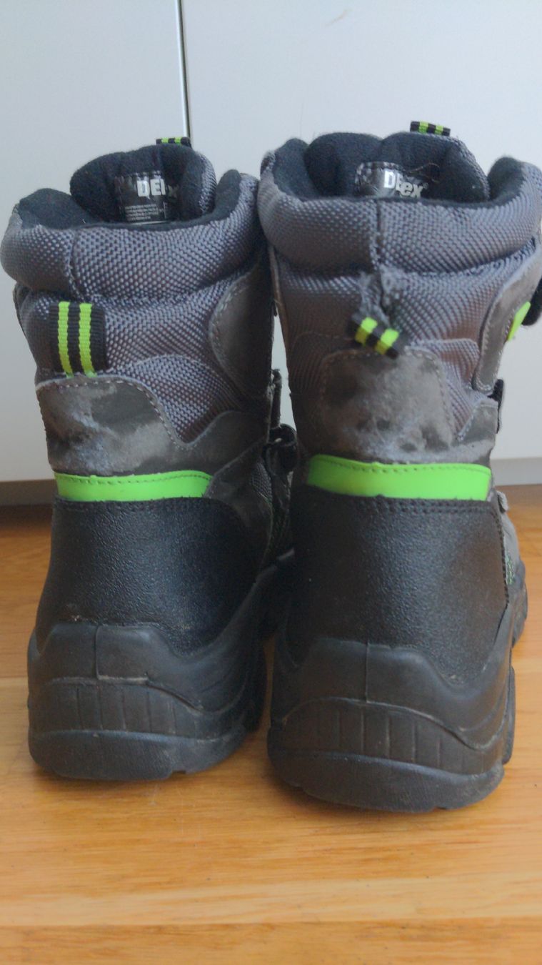 Scarpe per ragazzi: Winterstiefel Gr. 35 – Usato da Sutz venduto da Rawypp 2