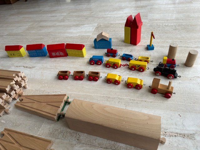 Brio Giocattoli: BRIO PIU DI 100 PEZZI DIVERSI TRENI – Usato da Davesco-Soragno venduto da kappas 3