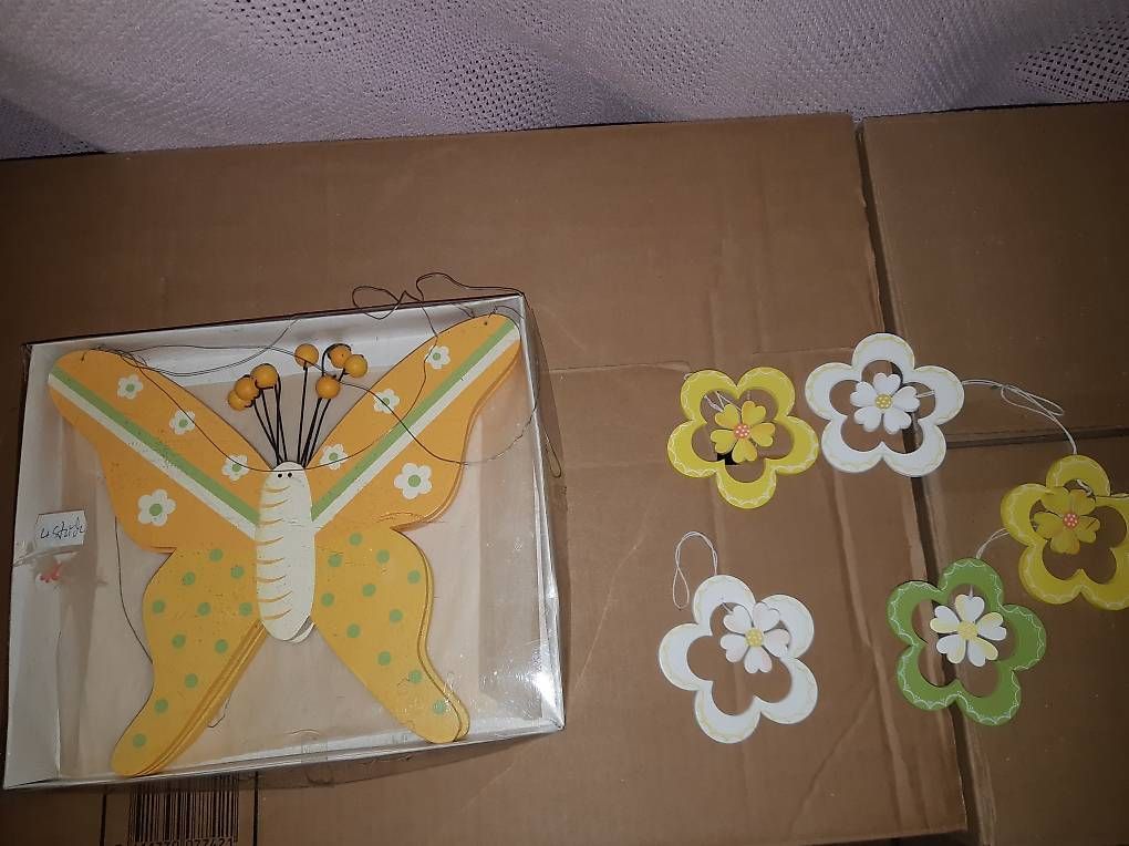 Tutte le decorazioni: Holz Schmetterling und Blumen – Usato da Studen SZ venduto da Kbybrig