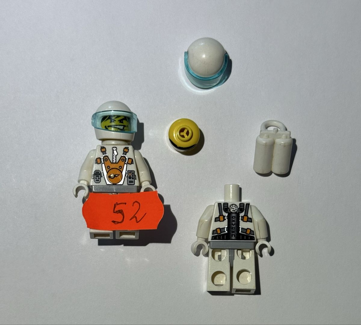 Lego Spielzeuge: 2 Stück Lego Minifiguren Space Astronaut – Gebraucht aus Rheinfelden von zim_2hqc