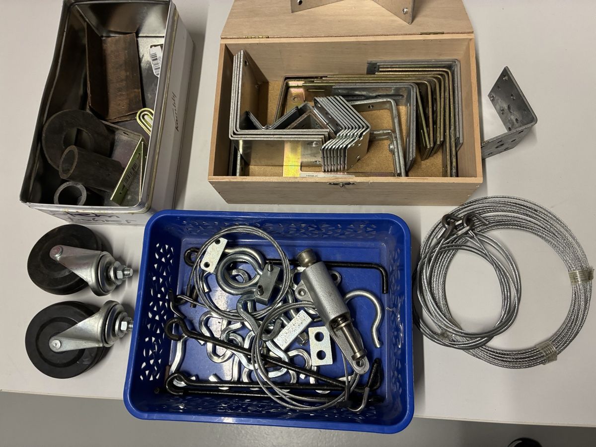 Kit di costruzioni: Befestigungsmatrial – Usato da Schüpbach venduto da Tluky 2
