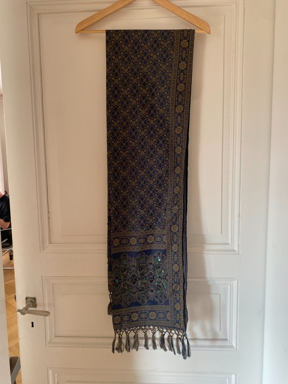Foulard & Sciarpe: BLAU-GOLDENER SCHAL MIT PAILLETTEN – Nuovo (secondo la descrizione) da Zürich venduto da ilj_b22t