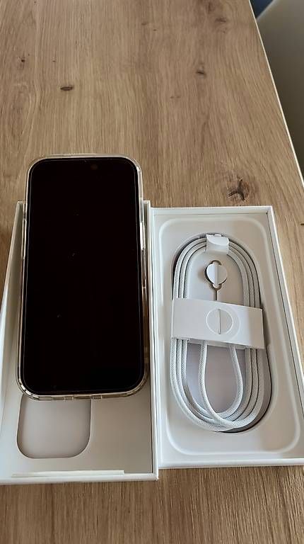 Portables: iPhone 16 pro 256gb – D'occasion à Saillon par Amandinemr 2