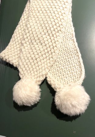 Écharpe à pompons
