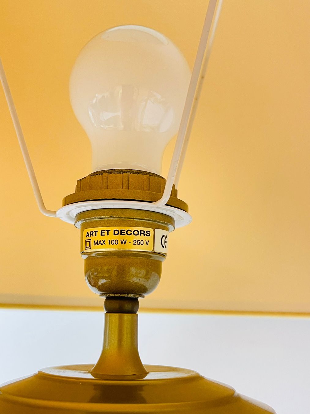 Lampen: Vintage Tischlampe "Art & Décor" mit Rosenmuster – Gebraucht aus Olten von ELHANDEL 2