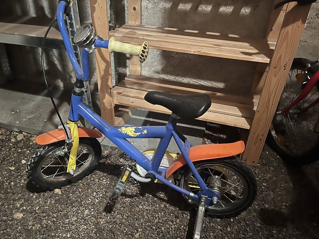 Fahrzeuge für Kinder: Kindervelo mit Stützräder – Gebraucht aus Wittnau von Ricartutti
