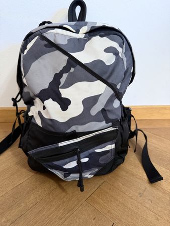 Valentino Zaino camouflage  usato, perfetto per l'autunno!