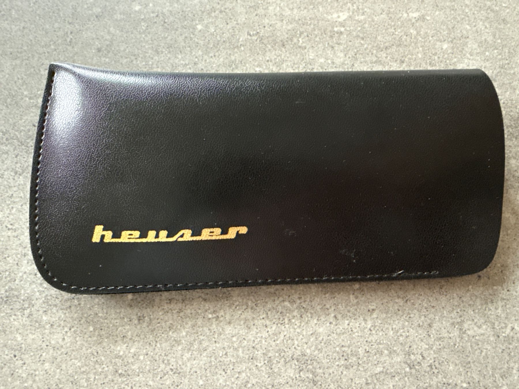 Autres vêtements & accessoires: Heuser Brillenetui Schwarz Kunststoff & Putztuch – D'occasion à Niederbüren par funkel06 1