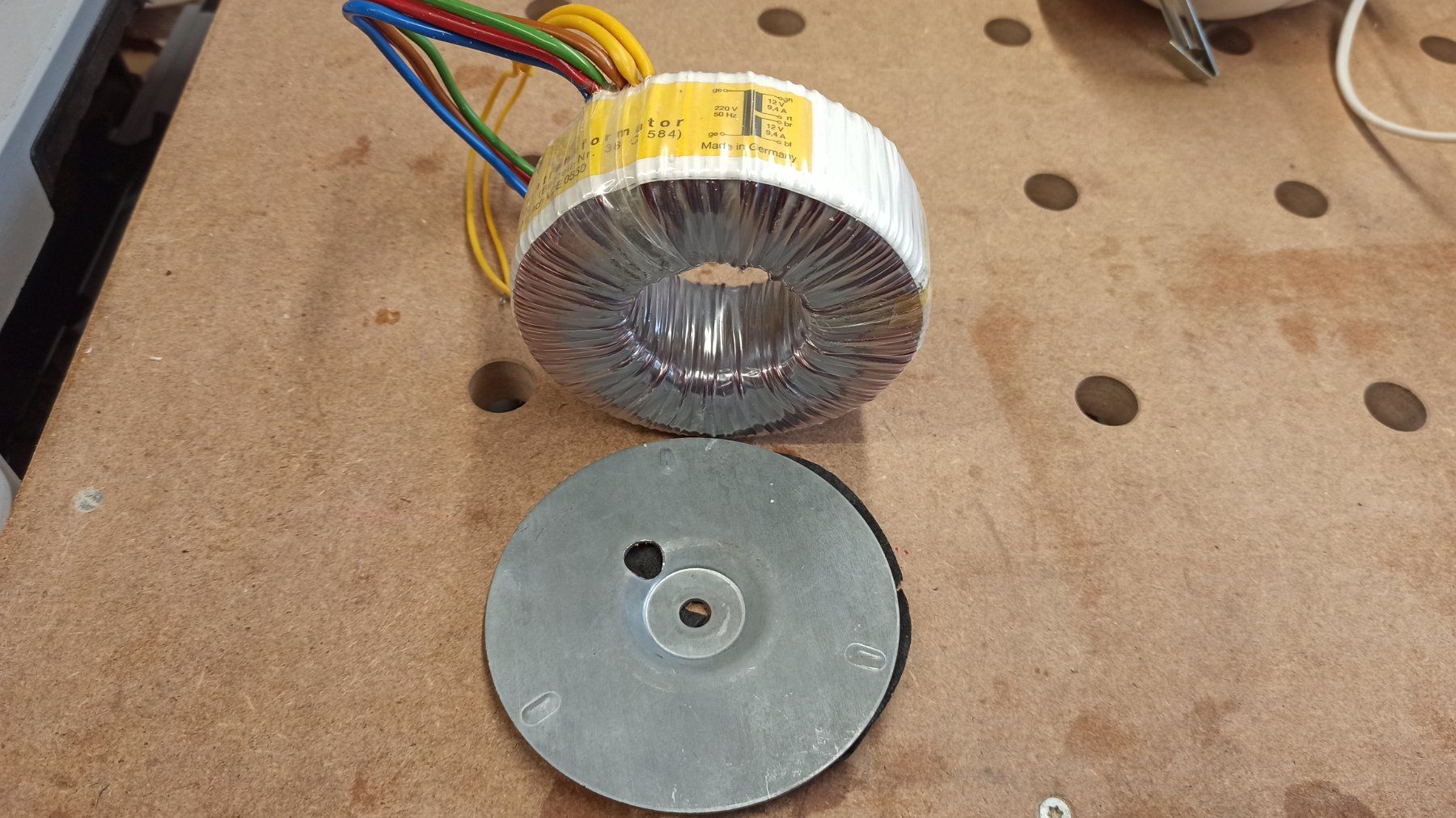 Componenti elettronici: Ringkerntrafo 225W  2x12V 9,4A – Usato da Merligen venduto da jka_rmm8 2