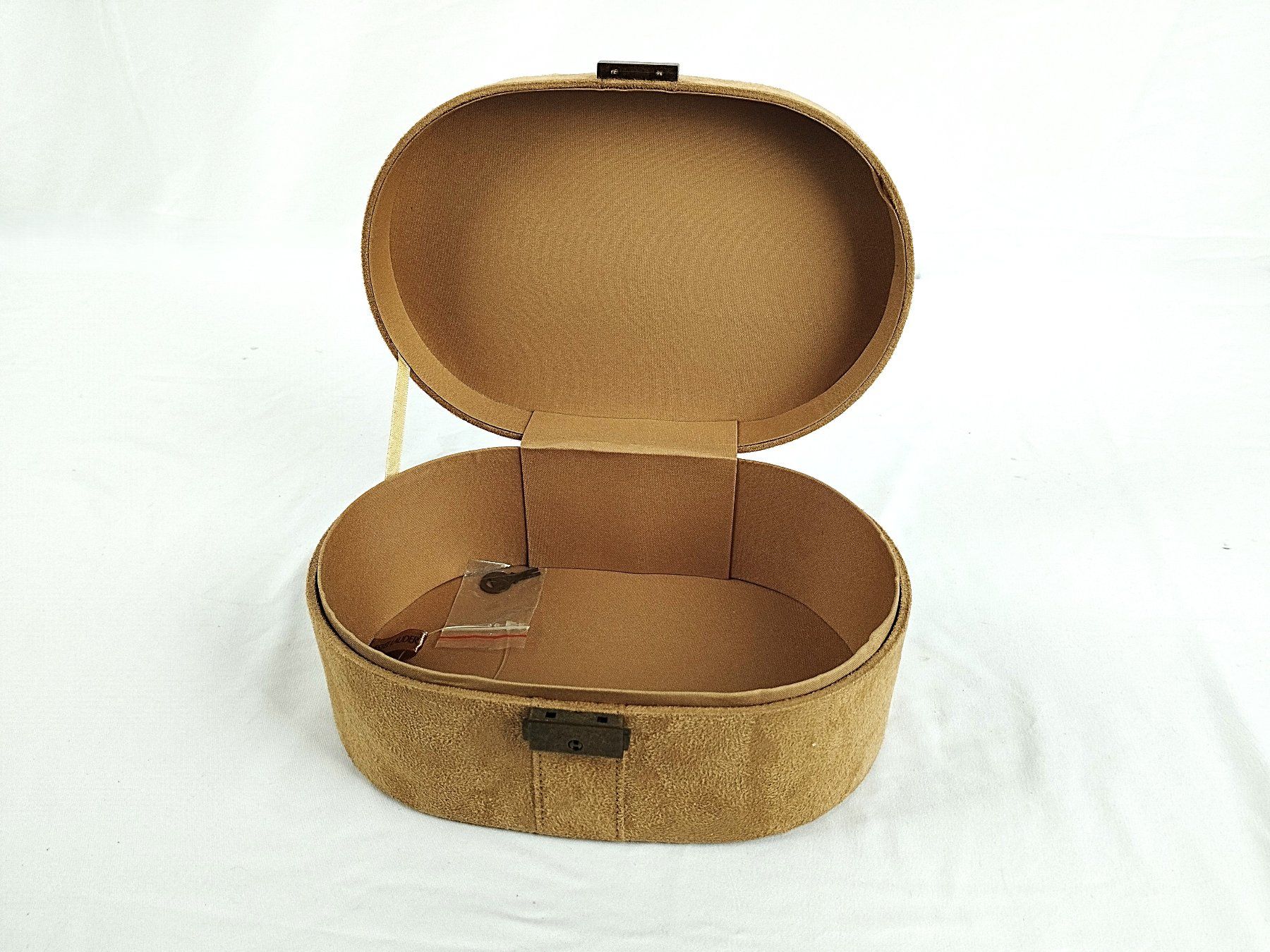 Estée Lauder Kosmetikkoffer: ESTÉE LAUDER Vanity case beige oval – Gebraucht aus Schübelbach von Restwert_Schubelbach