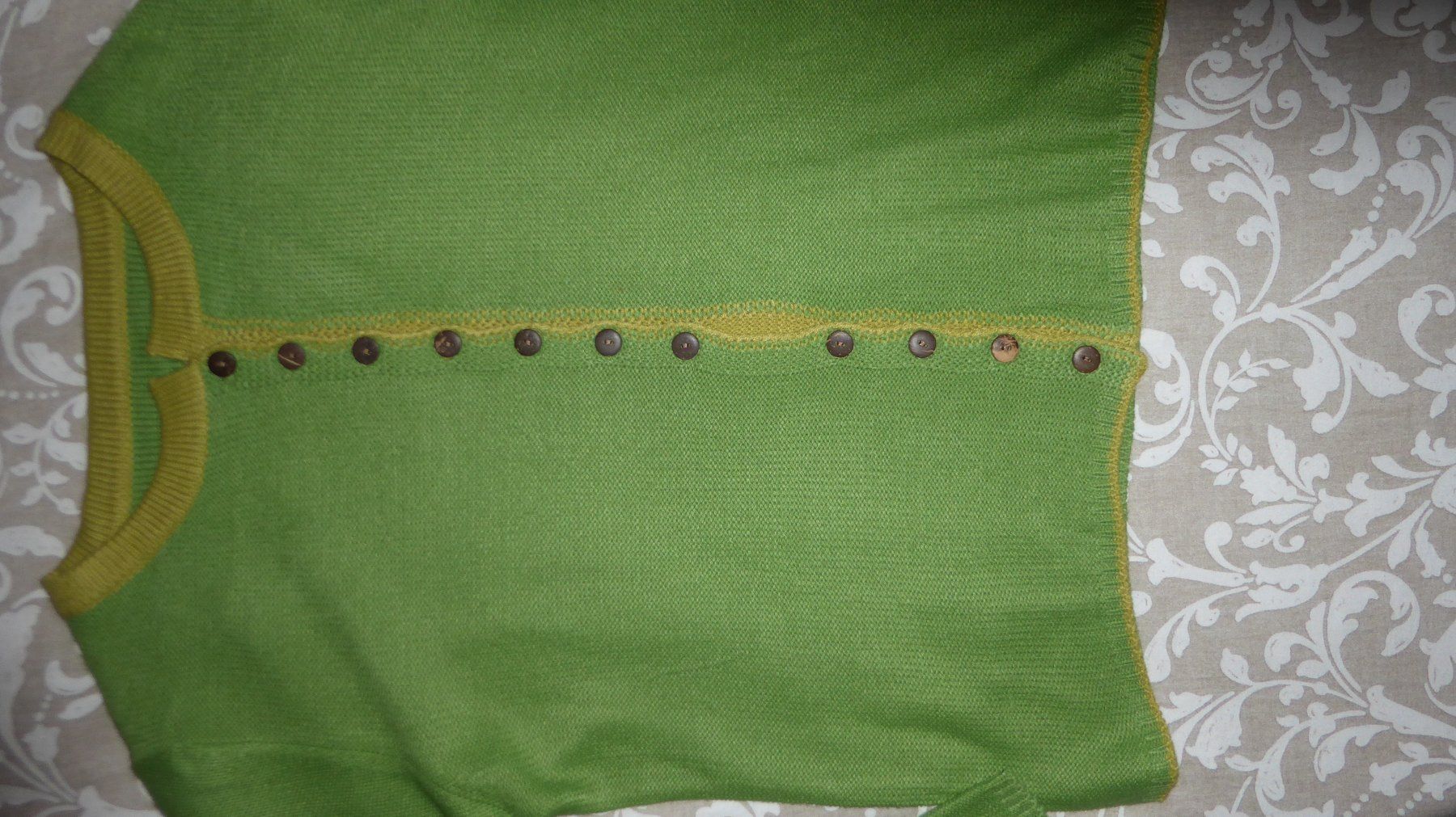 Giacche: schöne Strickjacke Gr L – Usato da Sargans venduto da Benziner 1