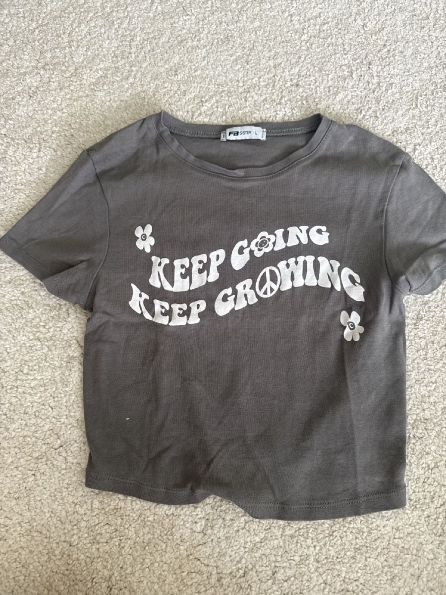 T-Shirts: Gecroppts T-Shirt grau – Gebraucht aus St. Niklausen LU von car_2562