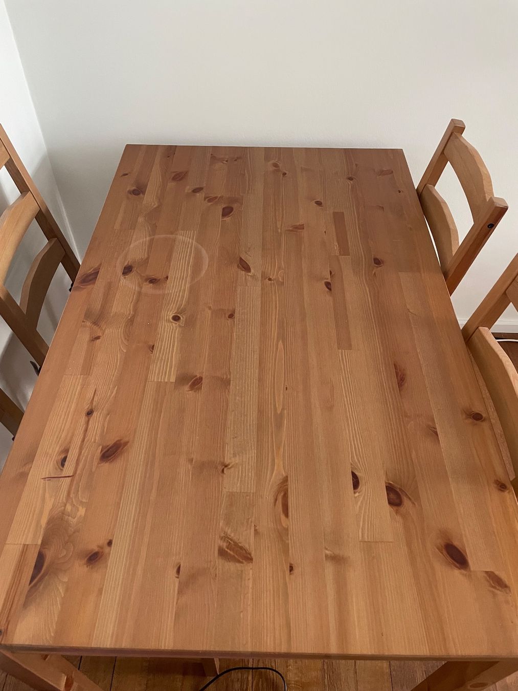 Ikea Set di tavolo e panche: Esstisch mit 4 Stühlen – Usato da Basel venduto da ana_lk2p 4