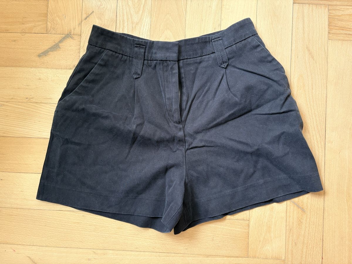 Sezane Hosen: Shorts Sezane noir taille 38  – Gebraucht aus Lausanne von france.guillermin