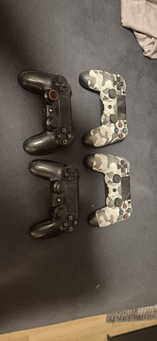 Sony Console: PS4 mit Kontroller und Spiele – Usato da Uttwil venduto da Nero8580 1