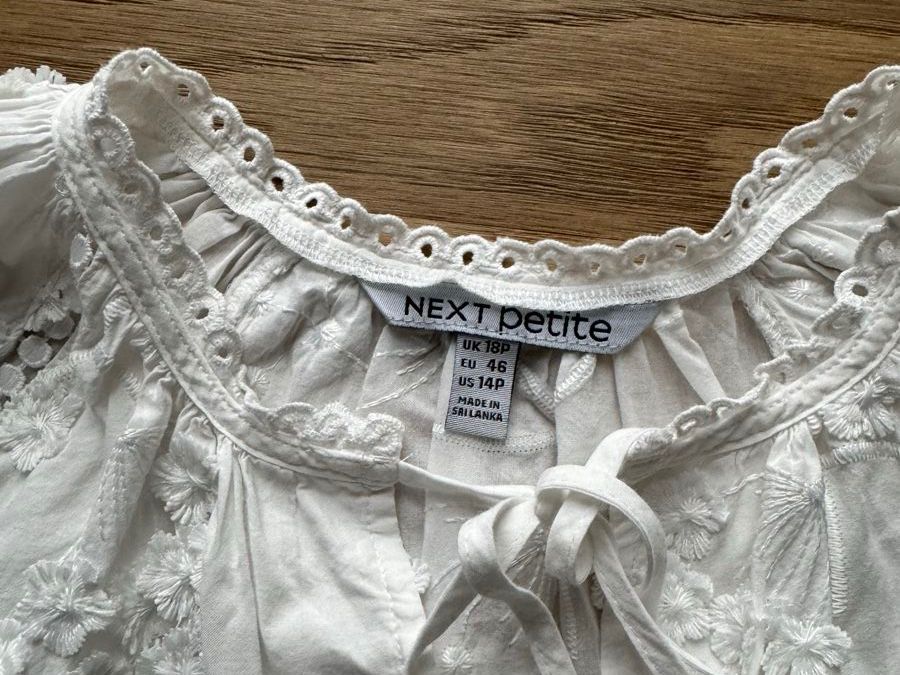 Next Camicette: Weisse Sommerbluse von Next Petite, Grösse 46 – Nuovo (secondo la descrizione) da Kloten venduto da wan_5gvc 3